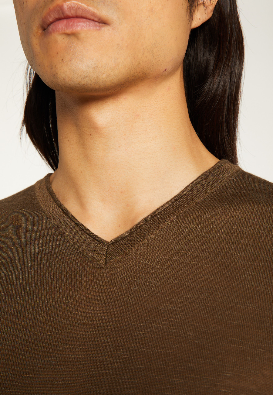 T-Shirt aus Slub-Leinen mit V-Ausschnitt - Reuben